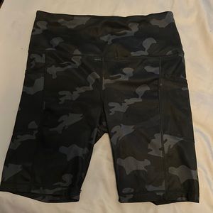 Yogalicious biker shorts with pockets